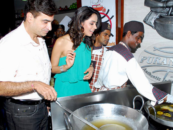 mallika sherawat promotes double dhamaal at puranmal 2