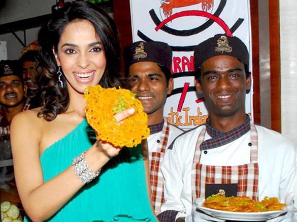 mallika sherawat promotes double dhamaal at puranmal 7