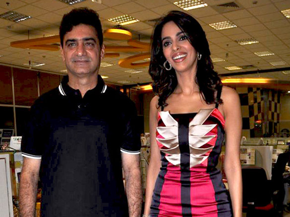 mallika sherawat promotes double dhamaal on 92 7 big fm 8