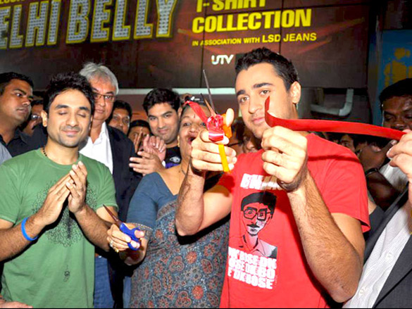 delhi belly cast unveil akp t shirts at garment fair 3