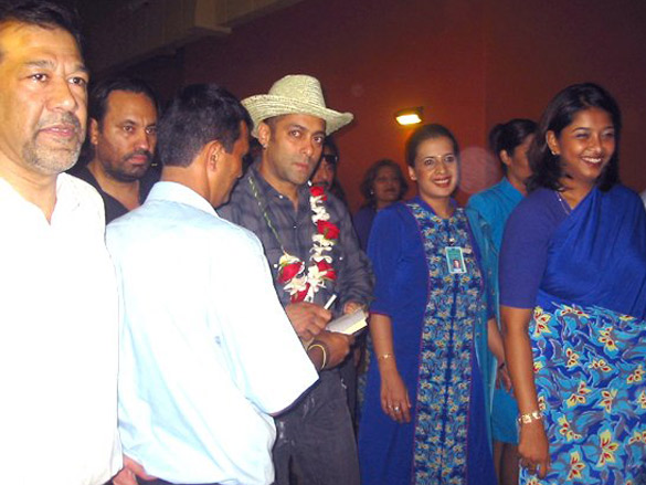 stars arrive in mauritius for zee cine awards 2006 9