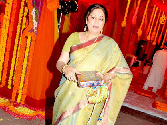 celebs attend navratri pooja 4