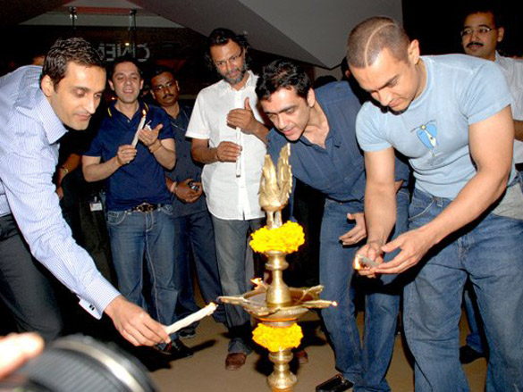 chief guest aamir khan at the inauguration of pvr cinemagoregaon 2