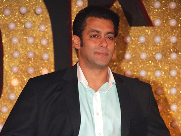 salman at the launch party of 10 ka dum 4