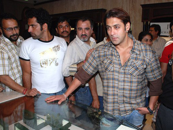 salman khan at the launch of beyond luxury store 4