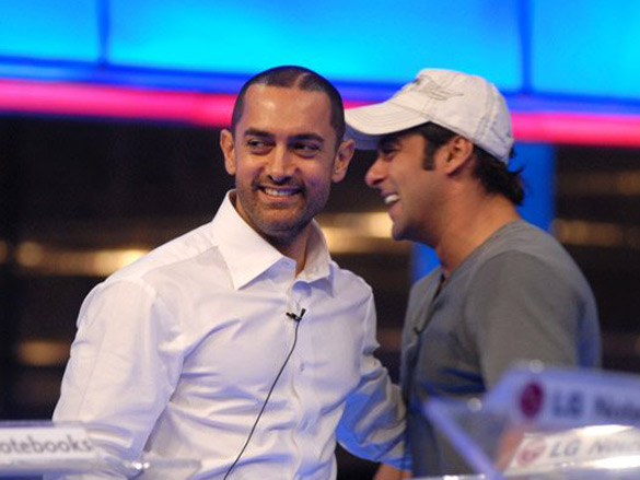 Salman Khan With ‘Contestants’ Aamir Khan And Imran Khan On The Sets Of The Game Show 10 Ka Dum