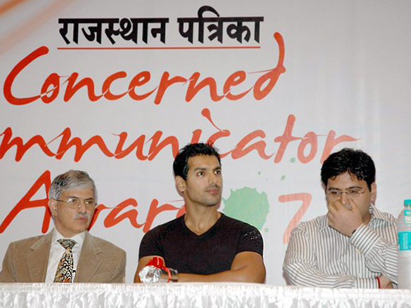 concerned communicator award 07 with brand ambassador john abraham 2