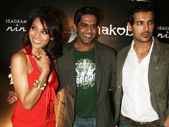 john and bipasha at the launch of rocky s club 2