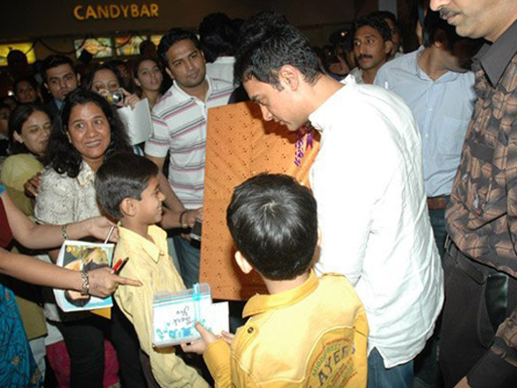 aamir khan at the screening of taare zameen par for kids 6
