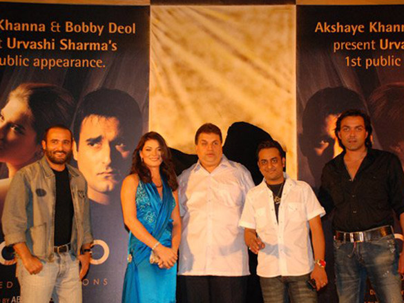 akshaye khanna and bobby deol present urvashi sharmas 1st public appearance 3