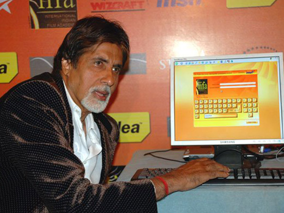 amitabh bachchan casts his first vote for iifa 2
