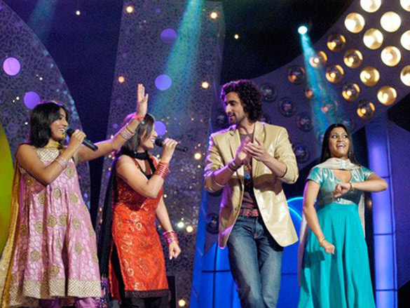kunal kapoor and konkana sen sharma appear on amul star voice of india 6