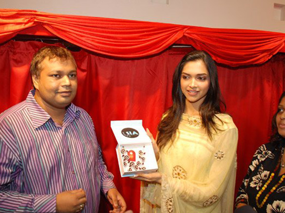 deepika padukone launches sia art jewellerys oso collections 4