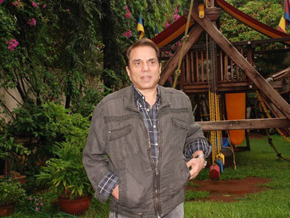 dharmendra and bobby deol celebrates fathers day 3