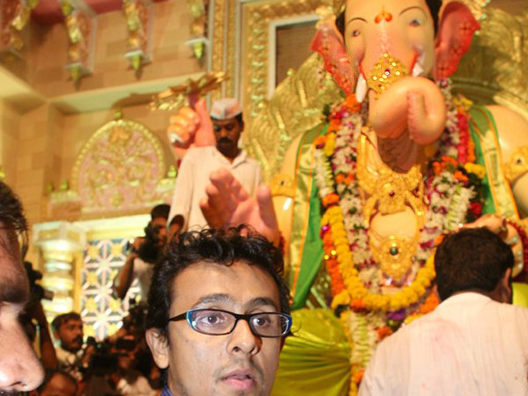 salman khanshilpa shetty and sonu nigam attend ganpati pooja at lalbaug 5