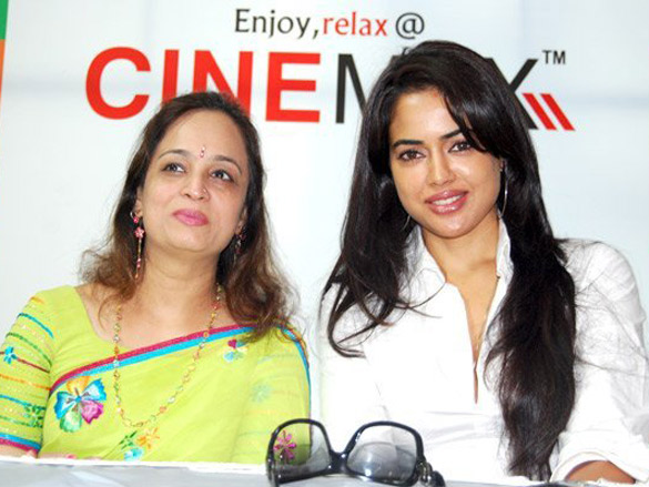 sameera reddy at mukti foundation event 2