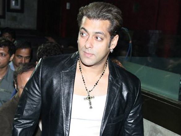 ranbirsoonam and salman party with cricket stars 4