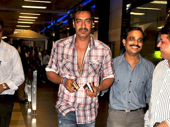 ajay devgn johny lever and shakti kapoor snapped at airport 2