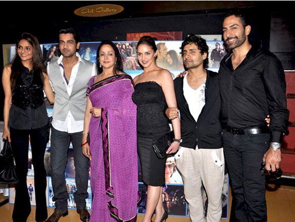 hema and esha deol unveil tell me o kkhuda look 4