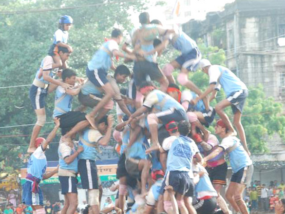 ajay soha and neil at sachin ahirs dahi handi celebration 9