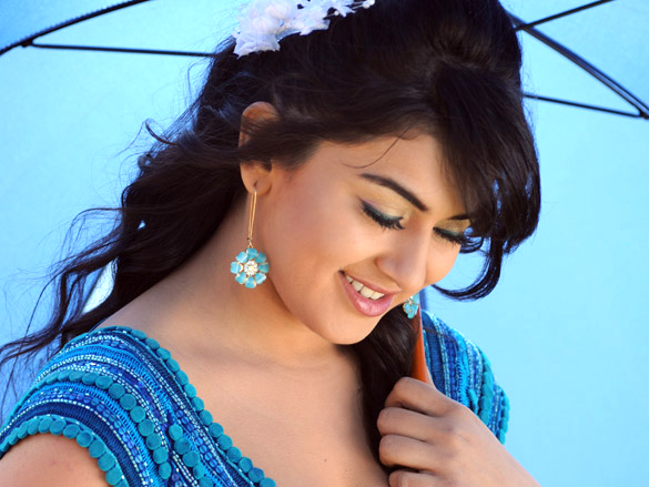 hansika motwani 52