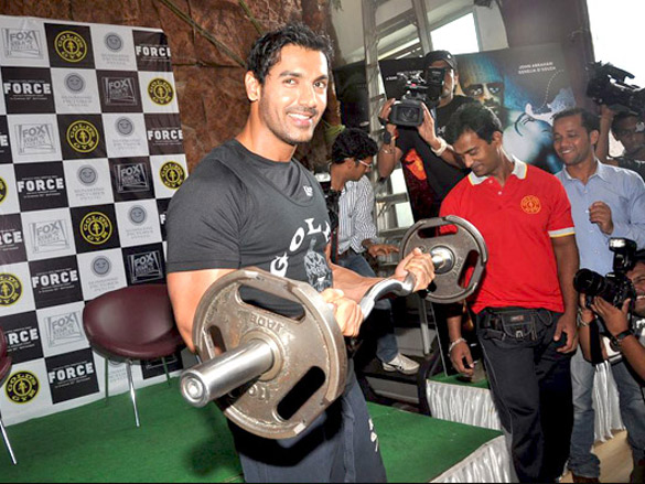 john abraham promotes force at golds gym 3