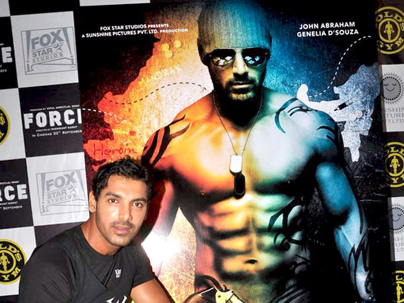 john abraham promotes force at golds gym 8