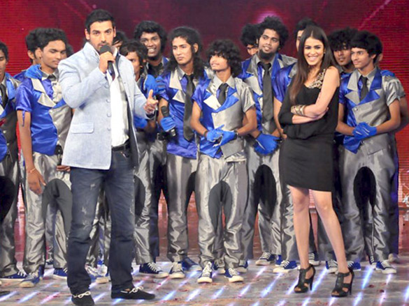 john and genelia promote force on indias got talent 2