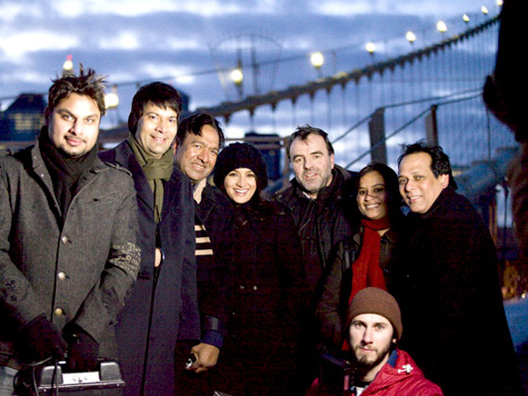 on the sets of khushiyaan 2