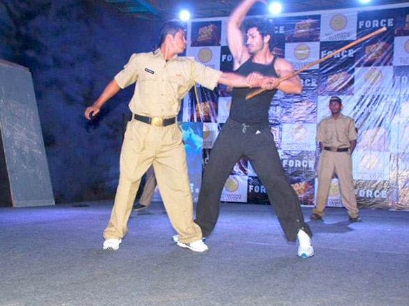 vidyut jamwal performs live stunts for film force 3