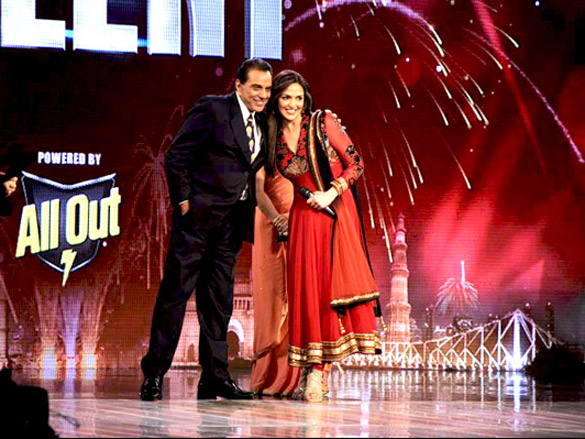 esha dharmendra and hema on the sets of indias got talent 4