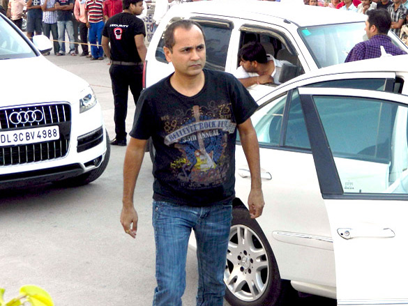 john and genelia promote force at mahagun mall vaishali up 8