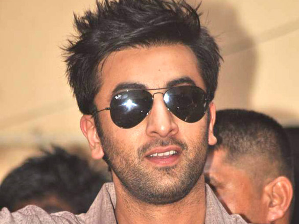 ranbir kapoor and nargis fakhri promote rockstar at mmk college 13