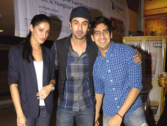 ranbir kapoor watches rockstar with family 2