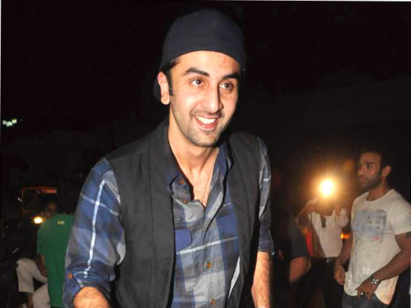 ranbir kapoor watches rockstar with family 6