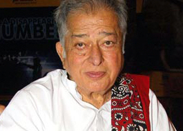 Shashi Kapoor visits movie theatre after 10 years to watch Rockstar Shashi Kapoor visits movie theatre after 10 years to watch Rockstar