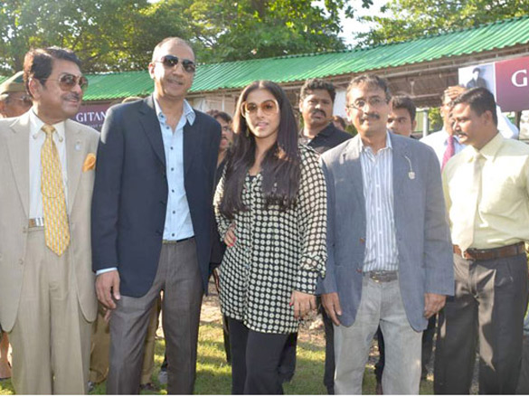 vidya balan at the dirty picture race followed by sabah khan show for gitanjali 13