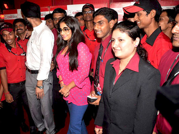 vidya balan meets the dirty picture patrons 9