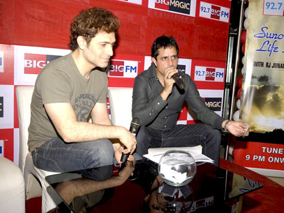 shiney ahuja promotes ghost on 92 7 big fm 5