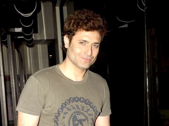shiney ahuja promotes ghost on 92 7 big fm 9