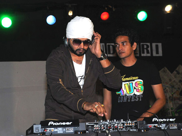 cast of the film sadda adda snapped at bhavans college o2 festival 11
