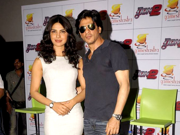 shahrukh khan and priyanka unveil don 2 game 8