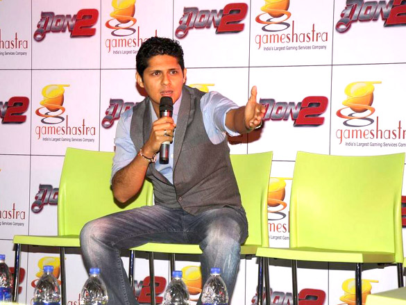 shahrukh khan and priyanka unveil don 2 game 10