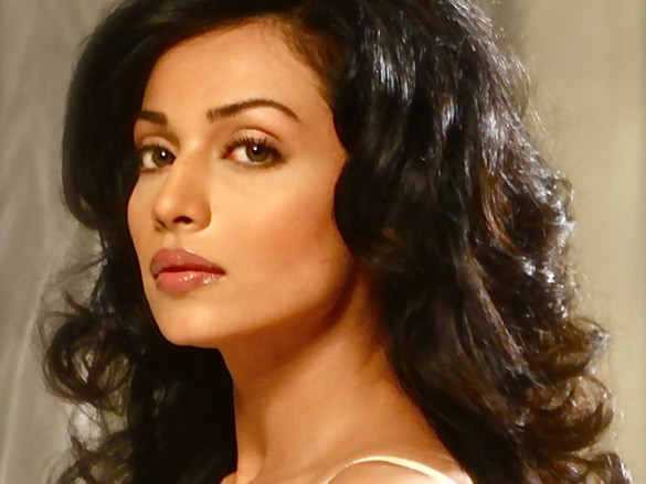 fllora saini 14