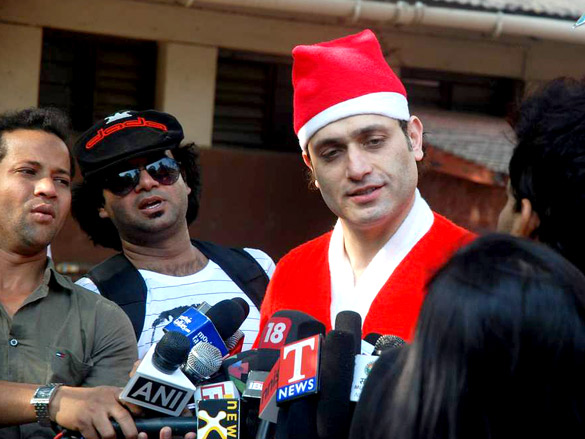 shiney and julia promote their film ghost at bal bhawan 12