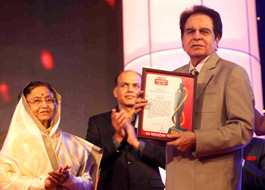 Dilip Kumar on receiving Lokmat Jeevan Gaurav Award