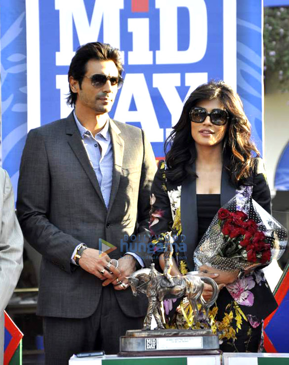 chitrangda and arjun at mid day race 4