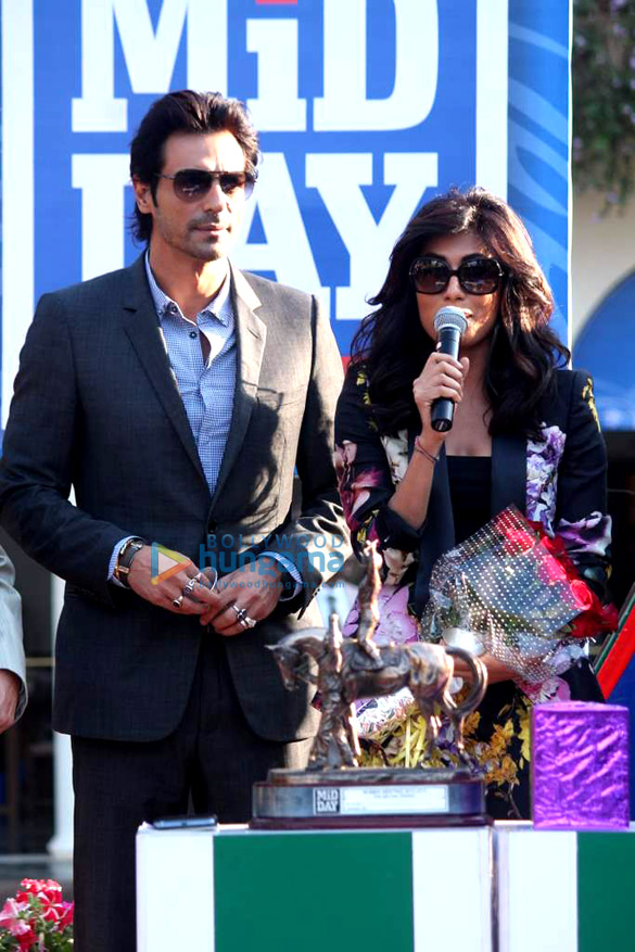 chitrangda and arjun at mid day race 5