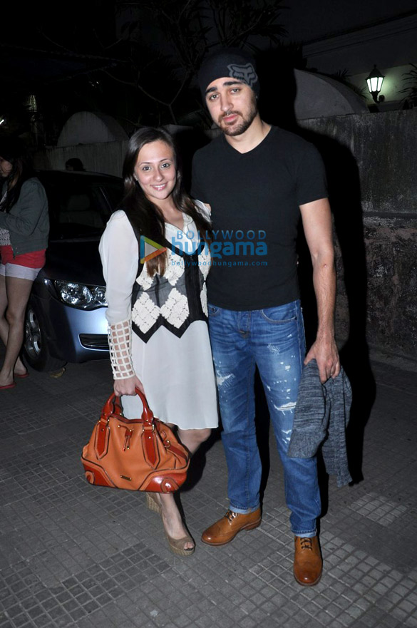 imran khan watches matru ki bijlee ka mandola with family 7