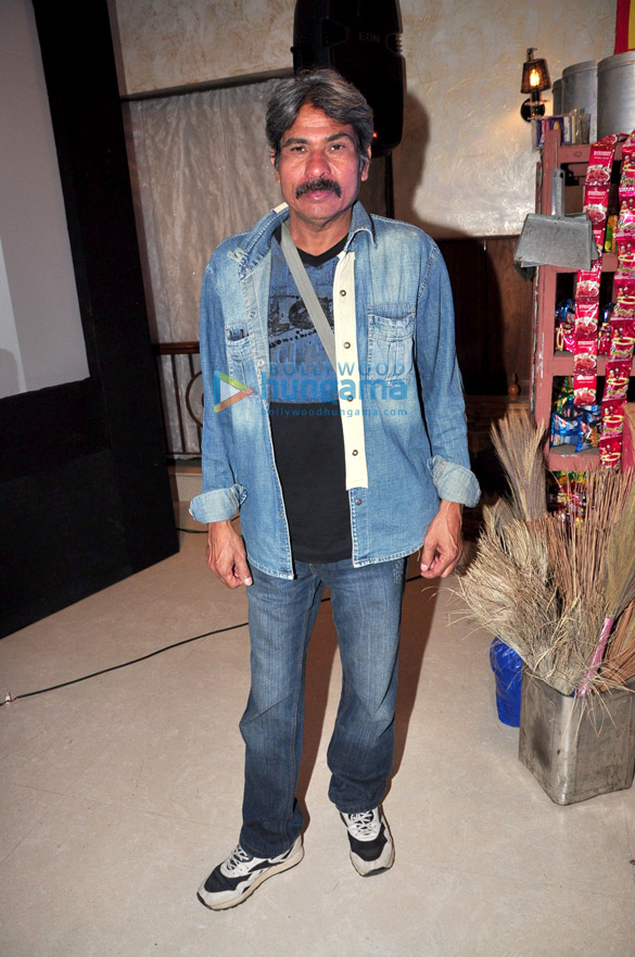 rohit shetty unveils the first look of saare jahaan se mehnga 8